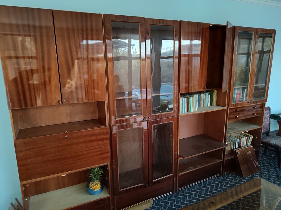 Стенка срочно сотилади