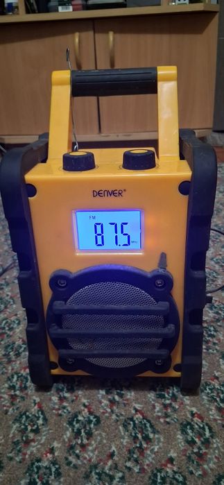 Radio Denver -santier ,cu protectie ,alimentator ,functional