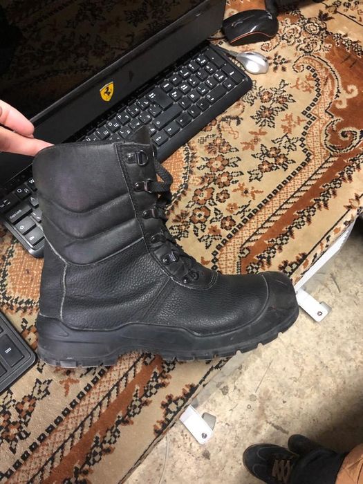 Рабочий етик сатылады жагдайы жаксы. Размери 39