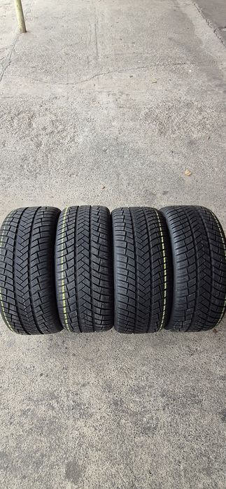 4 anvelope iarna ca si noi Vredestein 275/35/22,dot 2023.Pret/bucata