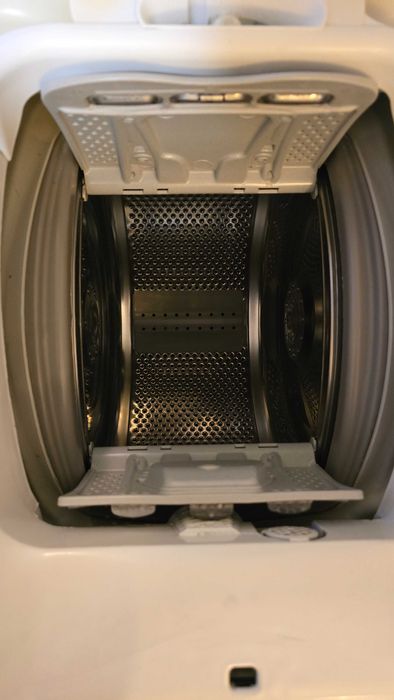 Пералня с горно зареждане Electrolux