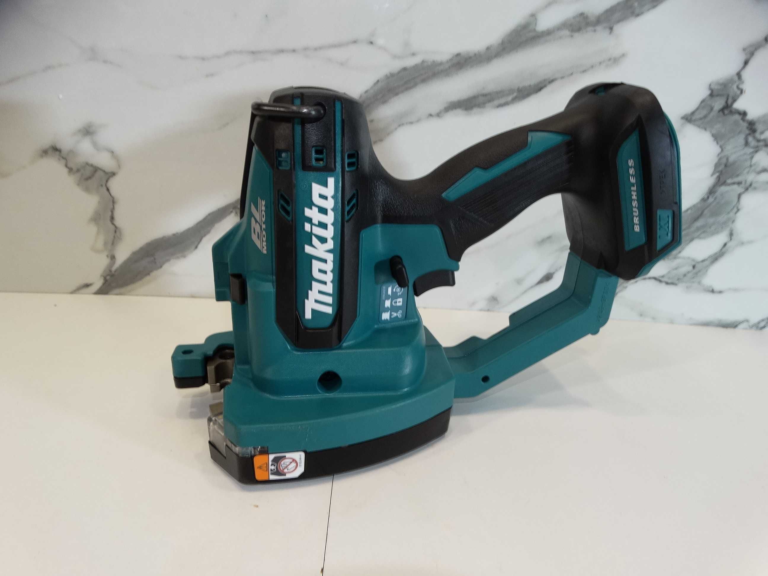 Makita DSC 102 - Машина за рязане на шпилки