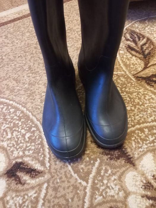 Продам резиновые сапоги