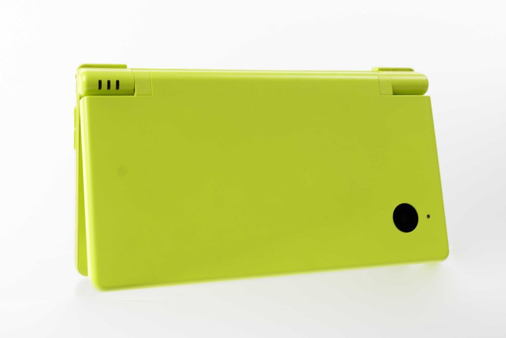 Nintendo DSi (Lime Green, прошитая, с играми, новый АКБ)