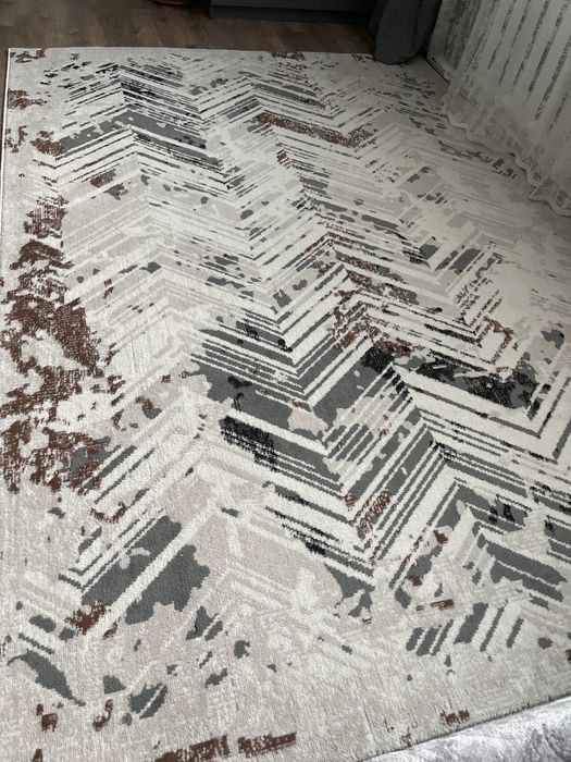 Продам палас  в хорошем состояние  без запока ……. …………..