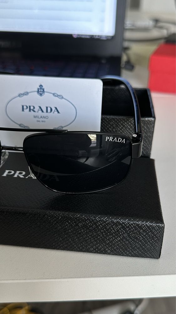 Ochelari de soare Prada