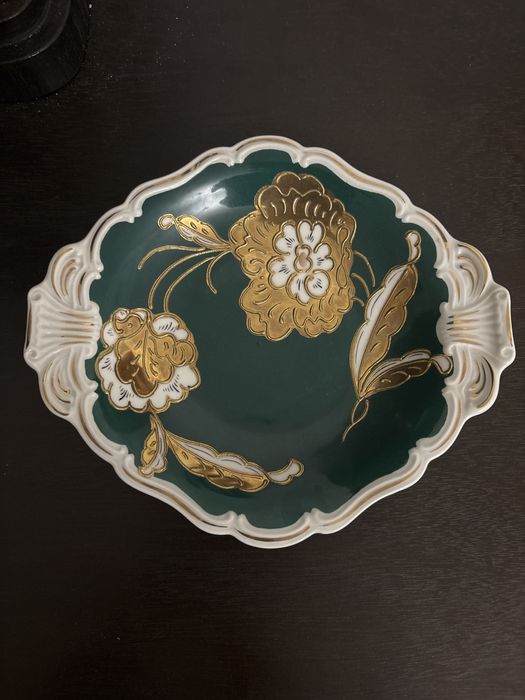 Прекрасен порцеланов експонат „Hand‑Relief Olga“ от Rosenthal Германия