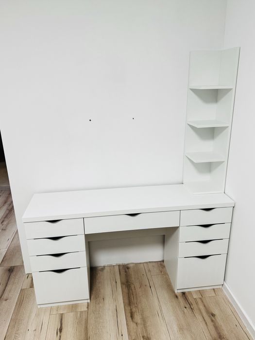 Функционална тоалетка/бюро + лавица