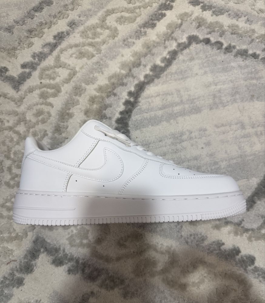 Продаются оригинальные кроссовки Nike Air Force 1 документы имеются
