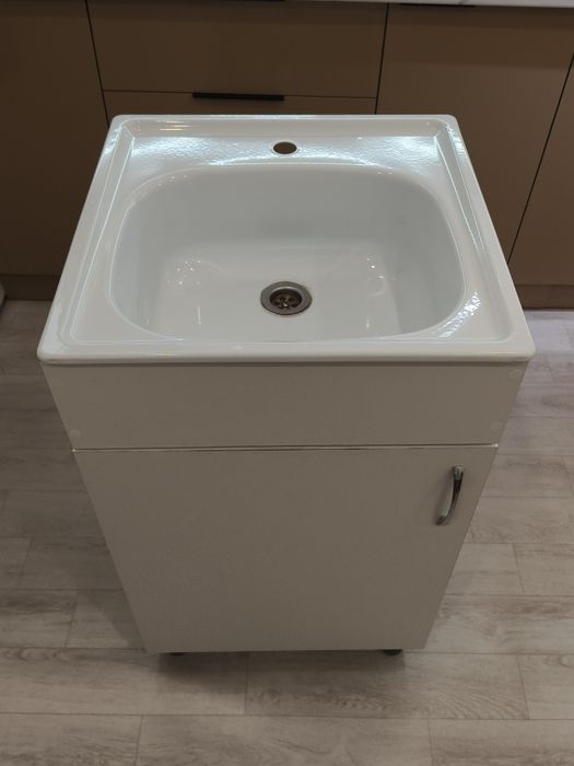 Новая раковина размер 50х50см