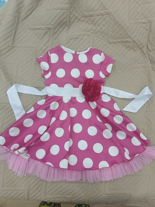 Продам платье в горошек на 4-5 лет