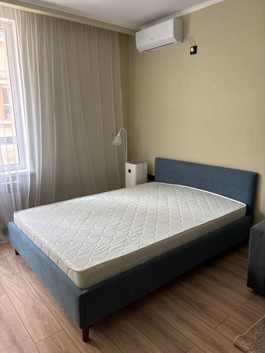 Продам кровать с ортопедическим матрасом