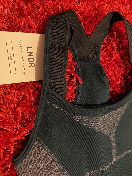 Vând Compleuri sport LNDR