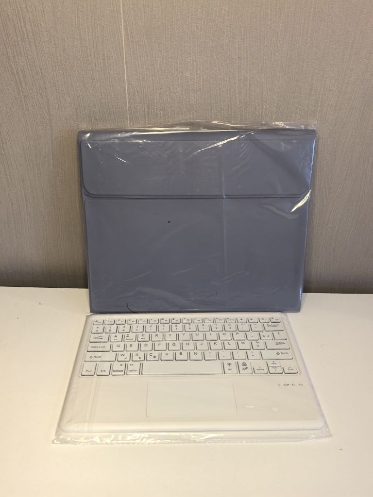 Калъф и клавиатура Ipad