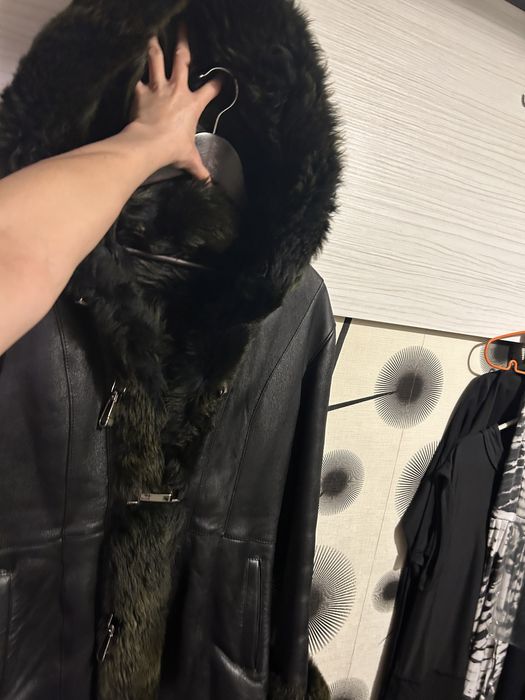 Vând haină din piele naturală