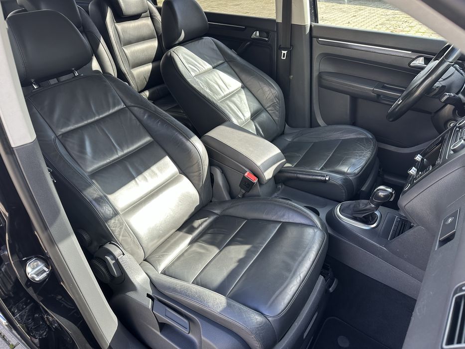 Volkswagen Touran 2.0 TDI 140 CP 7 Locuri/Xenon/Navi/Climatronic/Jante