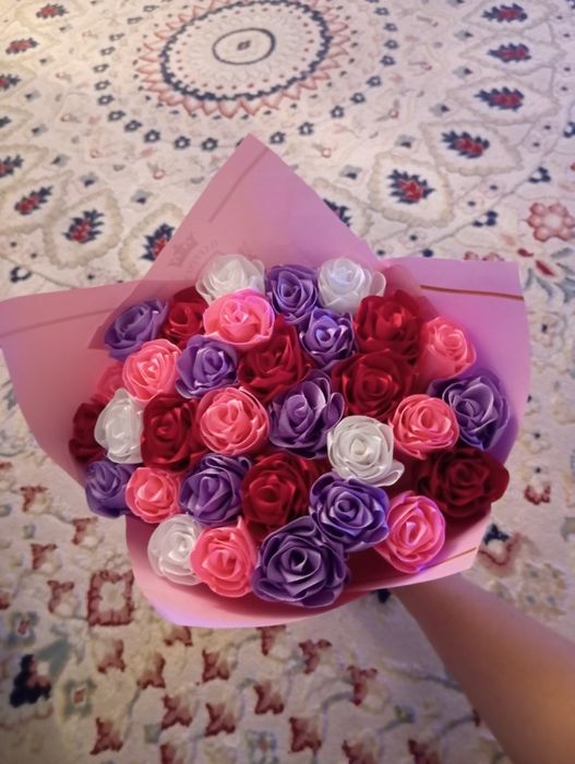 Қолдан жасалған букет