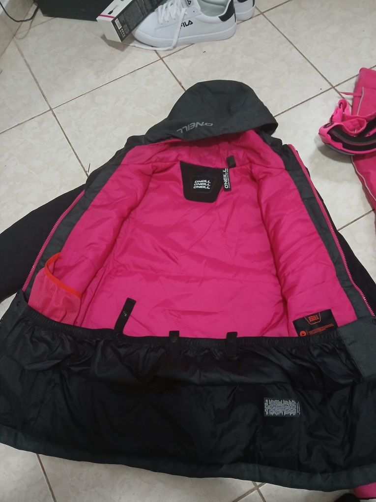 Kit costum sky O'Neill. Dama roz
Vând kit costum sky impecabil aproape