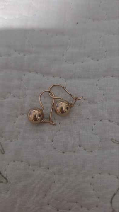 Продам серги 2,21грам