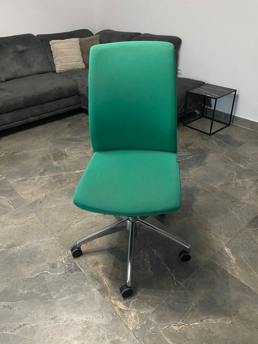 Scaun rotativ verde