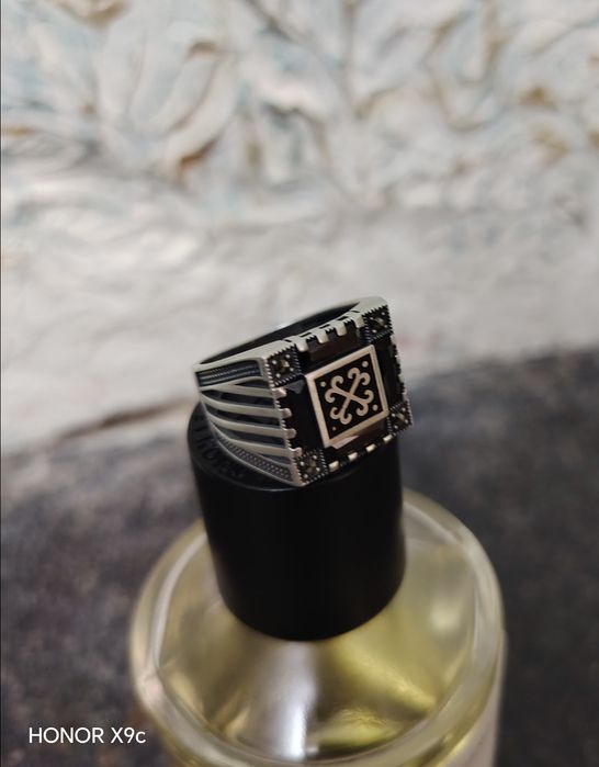 Kumush uzuk sotiladi!