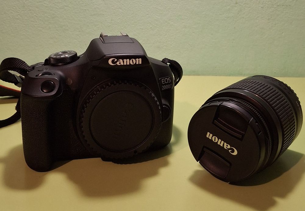Canon EOS 2000D +obiectiv EF-S 18-55mm IS II