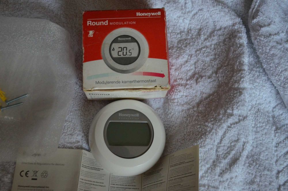 Termostat Honeywell cu fir T87M2018 / Termostat nou centrala termica