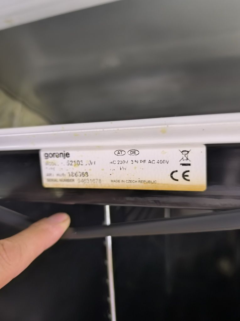 Свободнстояща печка с чугунуни котлони. Gorenje