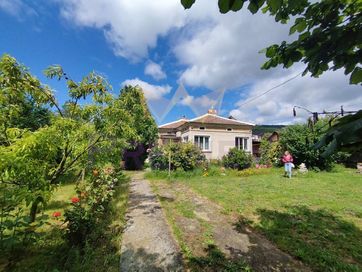 Къща в Добрич, област-с.Батово площ 110 цена 89000