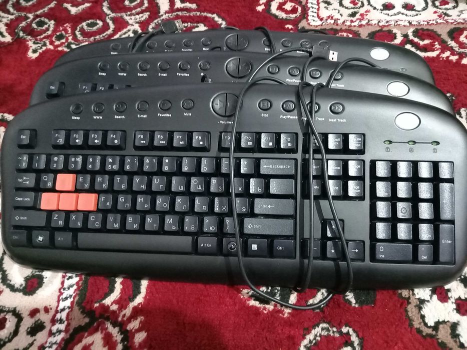 LG, AOC Monitor, klaviaturalar, kovriklar sotiladi