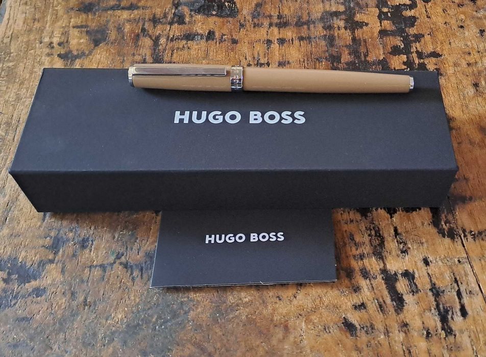 писалка HUGO BOSS Gear Camel метал с гланцов лак с цвят камила