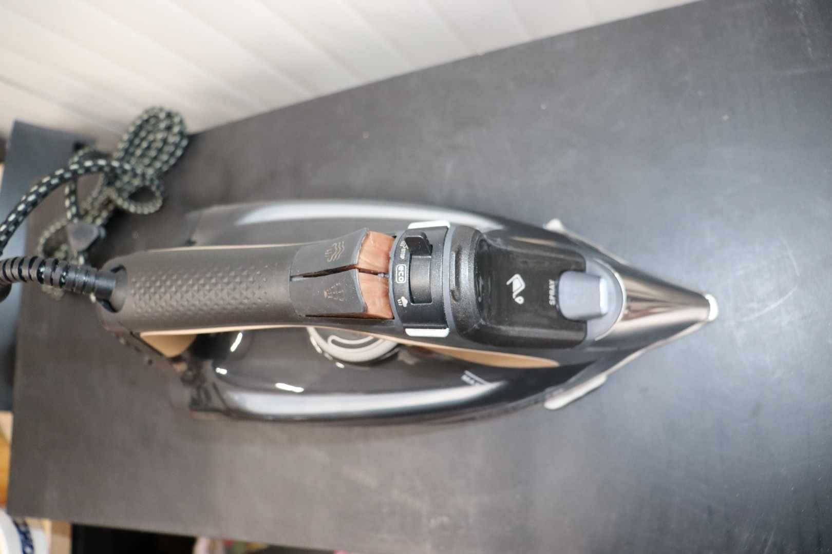 Ютия Rowenta Focus Excel DW5325D1, 2700W, Парна струя 180 гр/мин