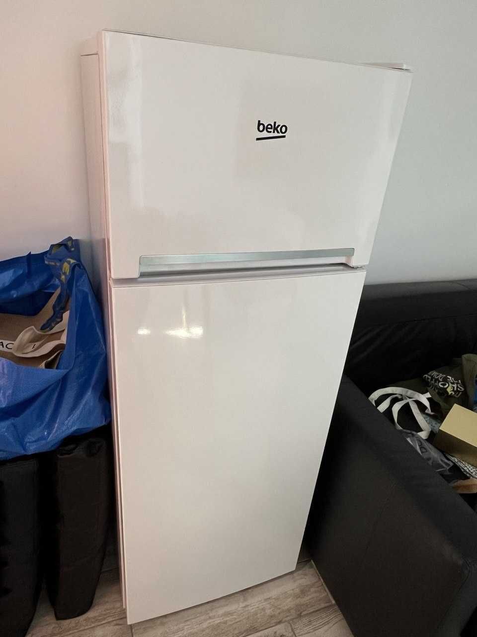Чист хладилник Beko