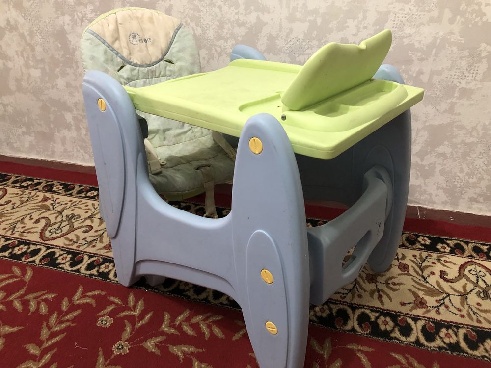 Детское кресло со столом