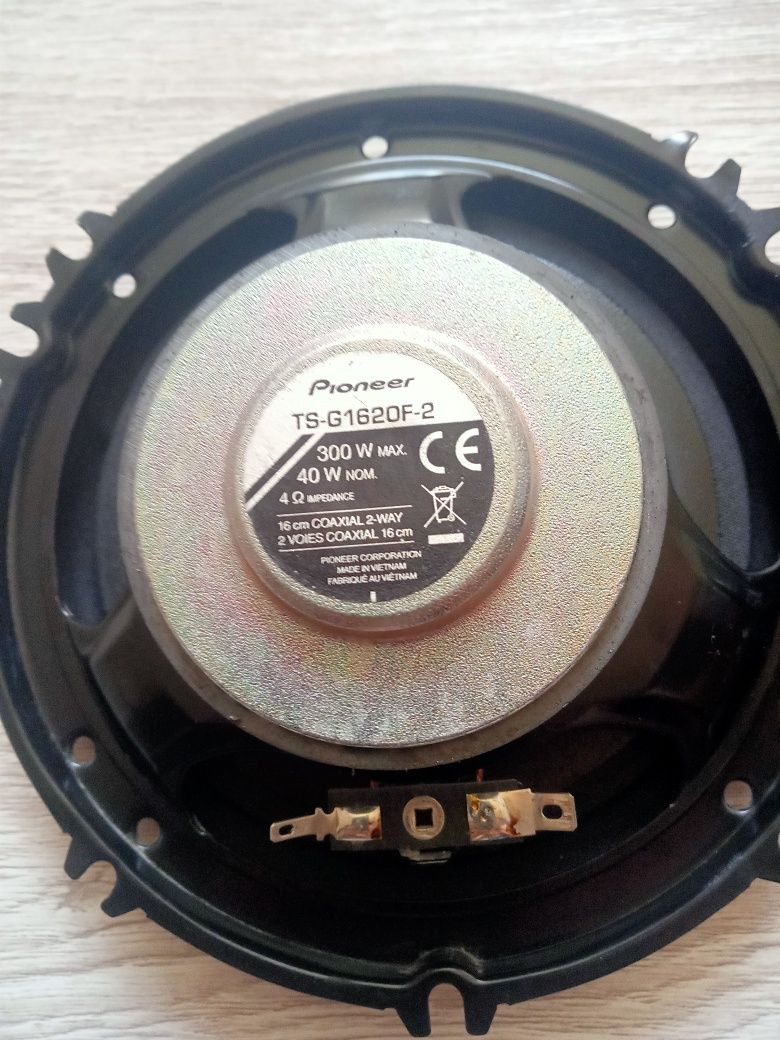 Продам калонки Pioneer 16см оригинал в хорошем состоянии.