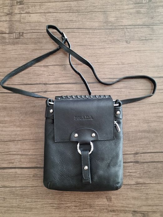Страхотна мъжка кожена чанта PRADA
размери 22см х 26см х 4см , цена бО