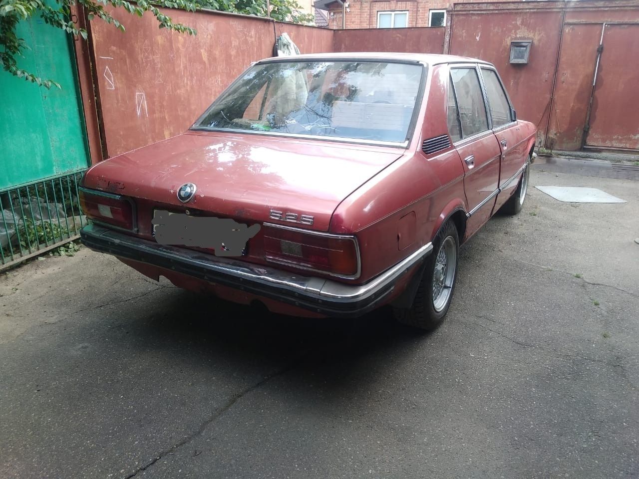 Продаю BMW 525 e12 1981
