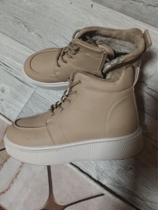 Продам ботинки зимние