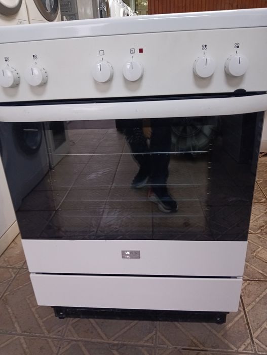 Свободно стояща печка с керамичен плот VOSS Electrolux 2 год.Гаранция!