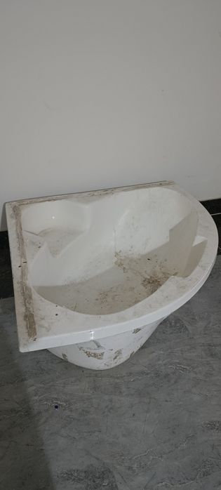 Vanna sotiladi.Razmeri 120ga 90