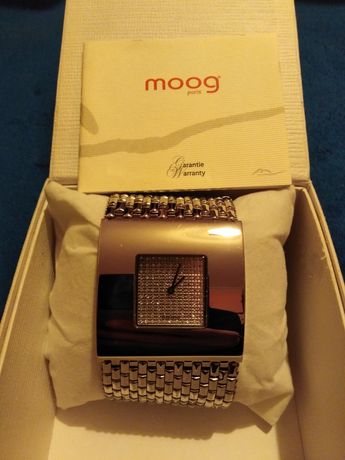 Часовник Moog                                                        .