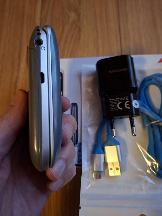 Telefon clapeta seniori perfect functional.