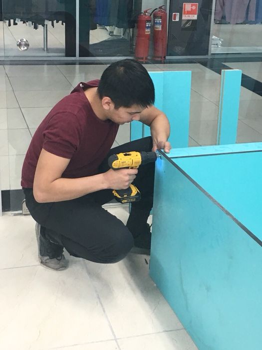 Сборка и разборка мебели услуга мебельщика