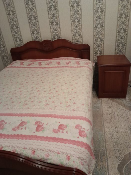 Продам кровать с матрасом