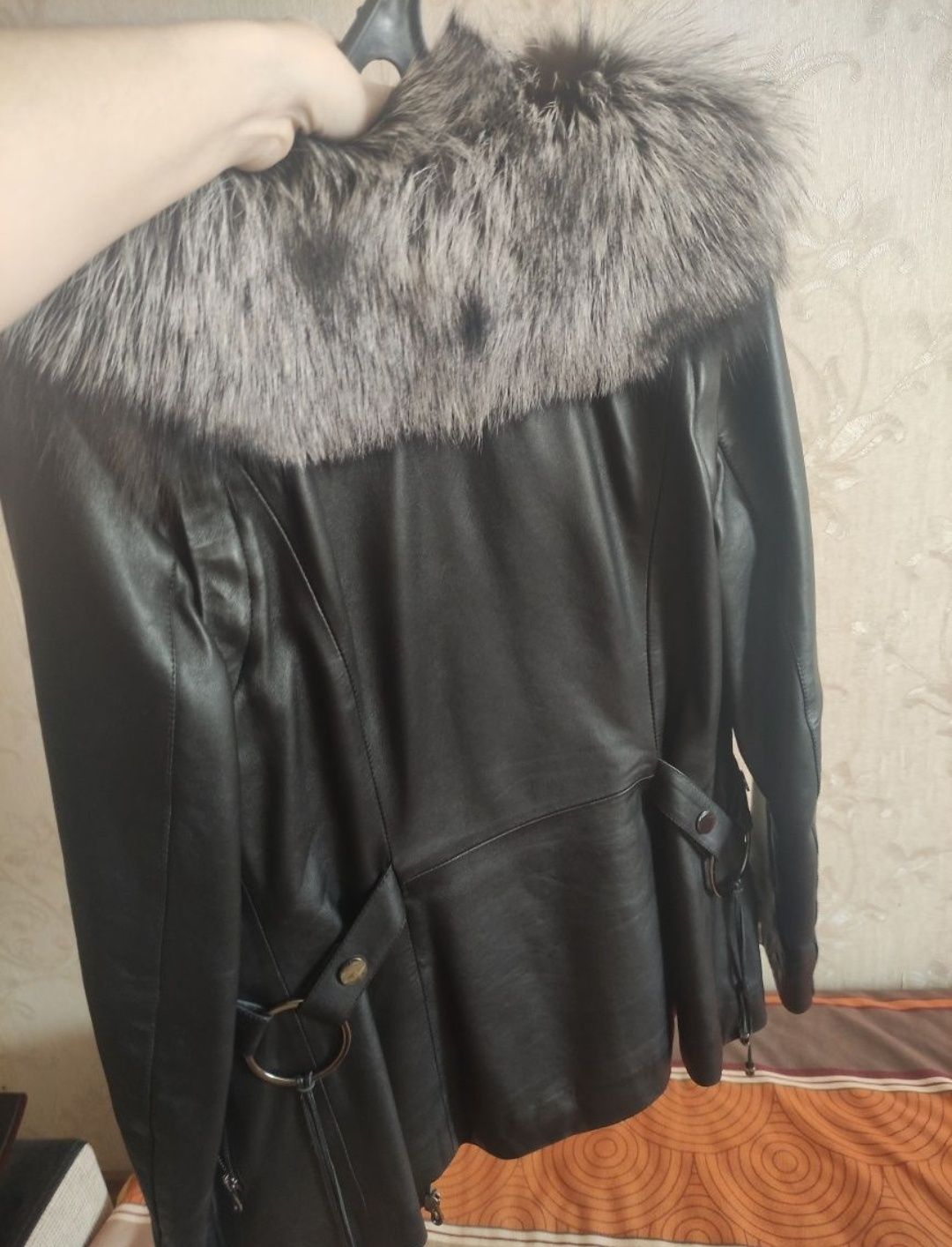 Продам кожаную куртку с чернобуркой