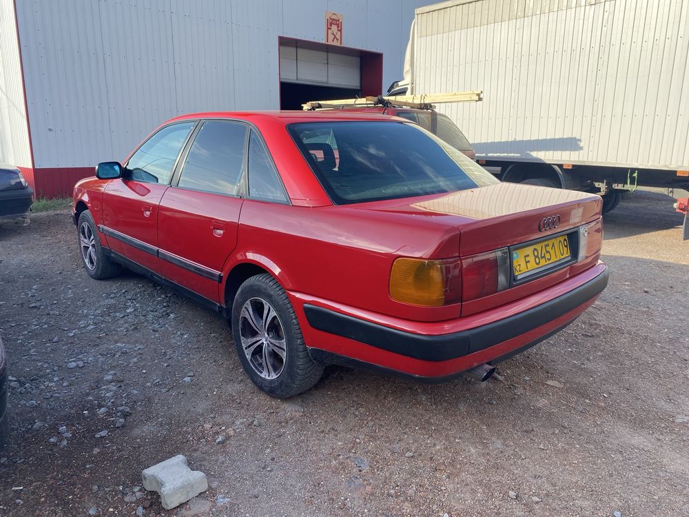 Продаеться Audi 100 C4