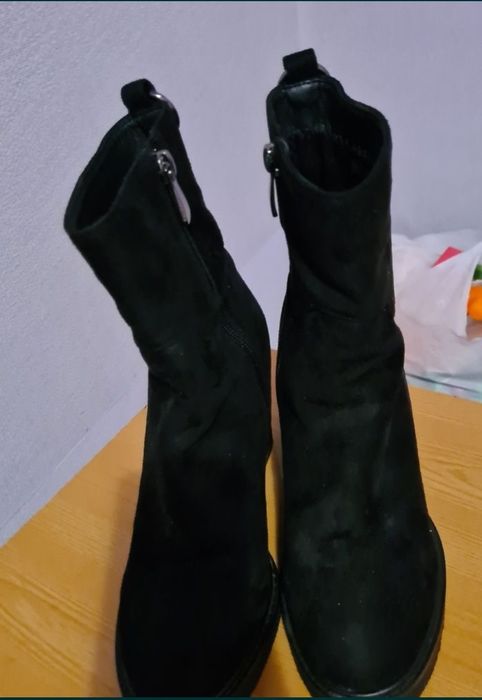 Продам запоги из замша