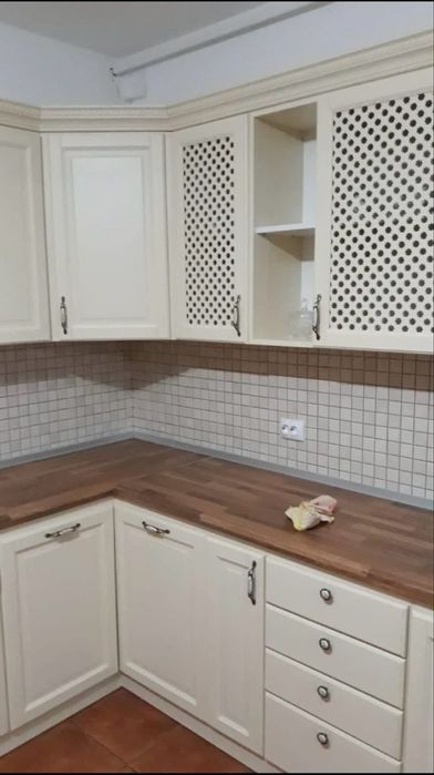 Mobilier de bucatarie din lemn masiv