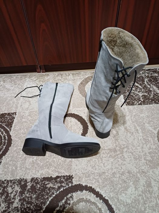 Vând  cizme dama piele naturala  întoarsă îmblănite.