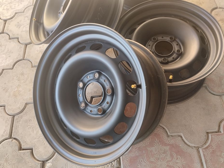 Диски R15 на Bmw е34